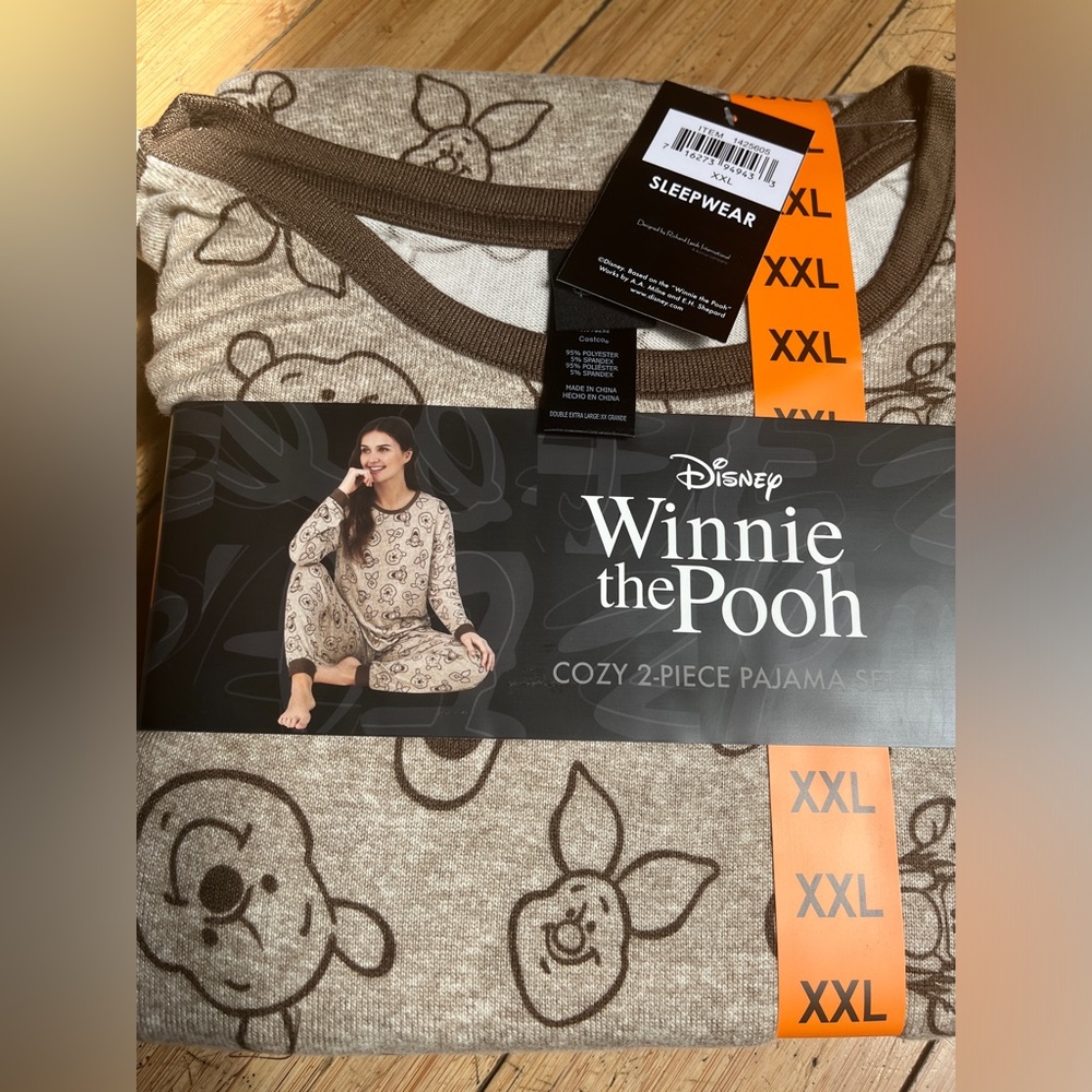 NWT Womans Disney Winnie the Pooh Super Soft  Woman’s Pajama Set